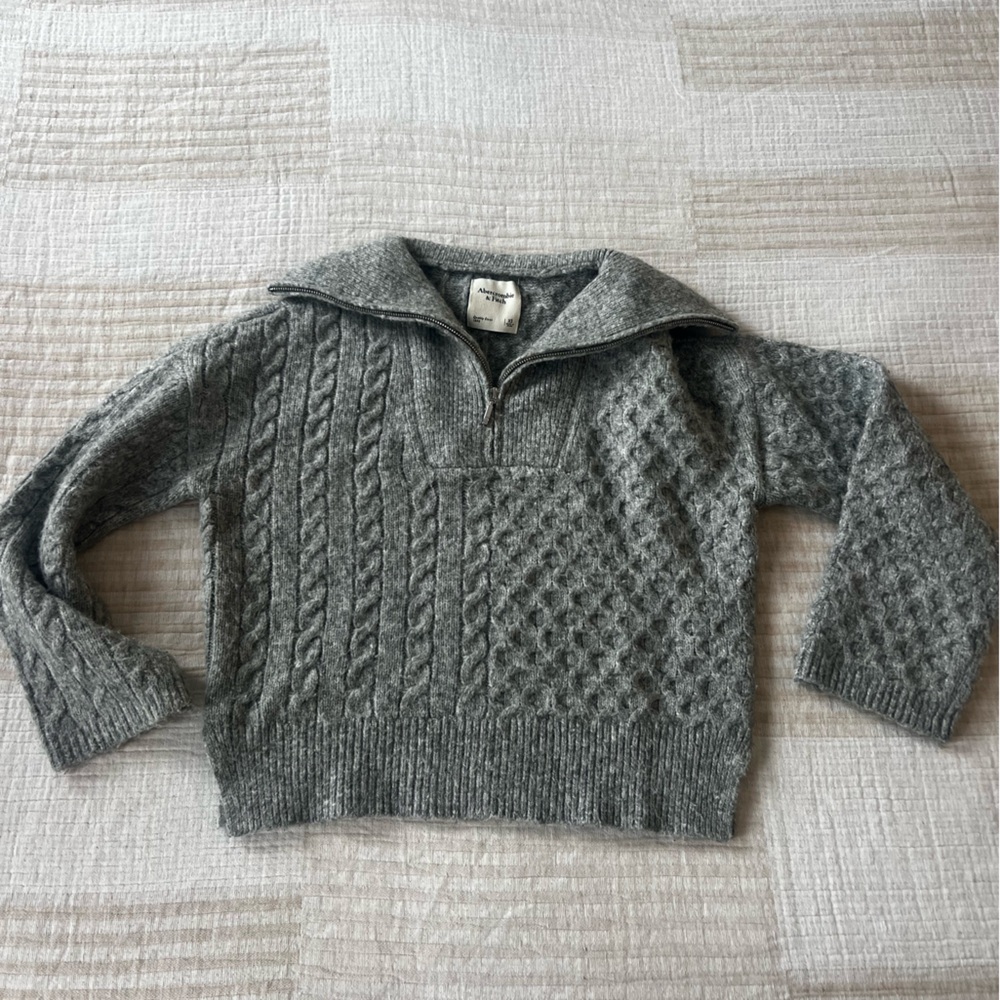 Abercrombie & Fitch Gray two type Cable-Knit Turtleneck Sweater